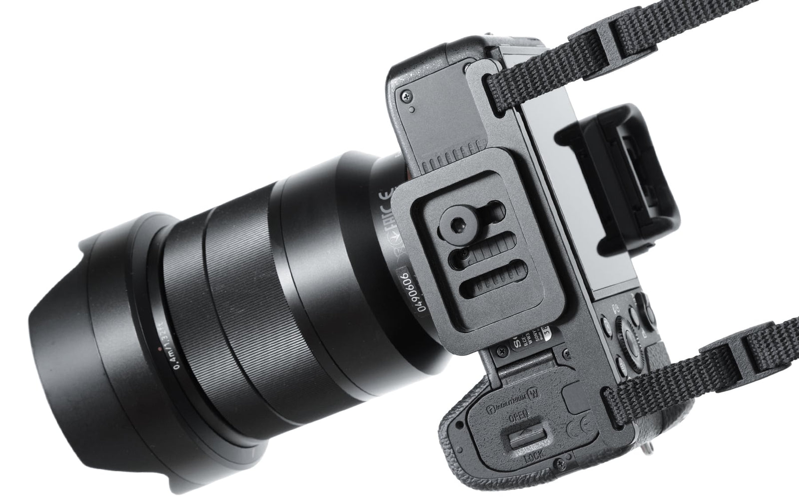 SPINN DESIGN CP.02 - move the camera strap to the bottom