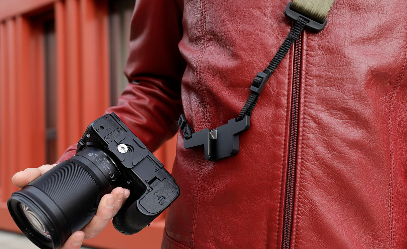 SPINN SWIFT-LOCK – camera carry, next level. Unrivaled handling with any DSLR or mirrorless camera.