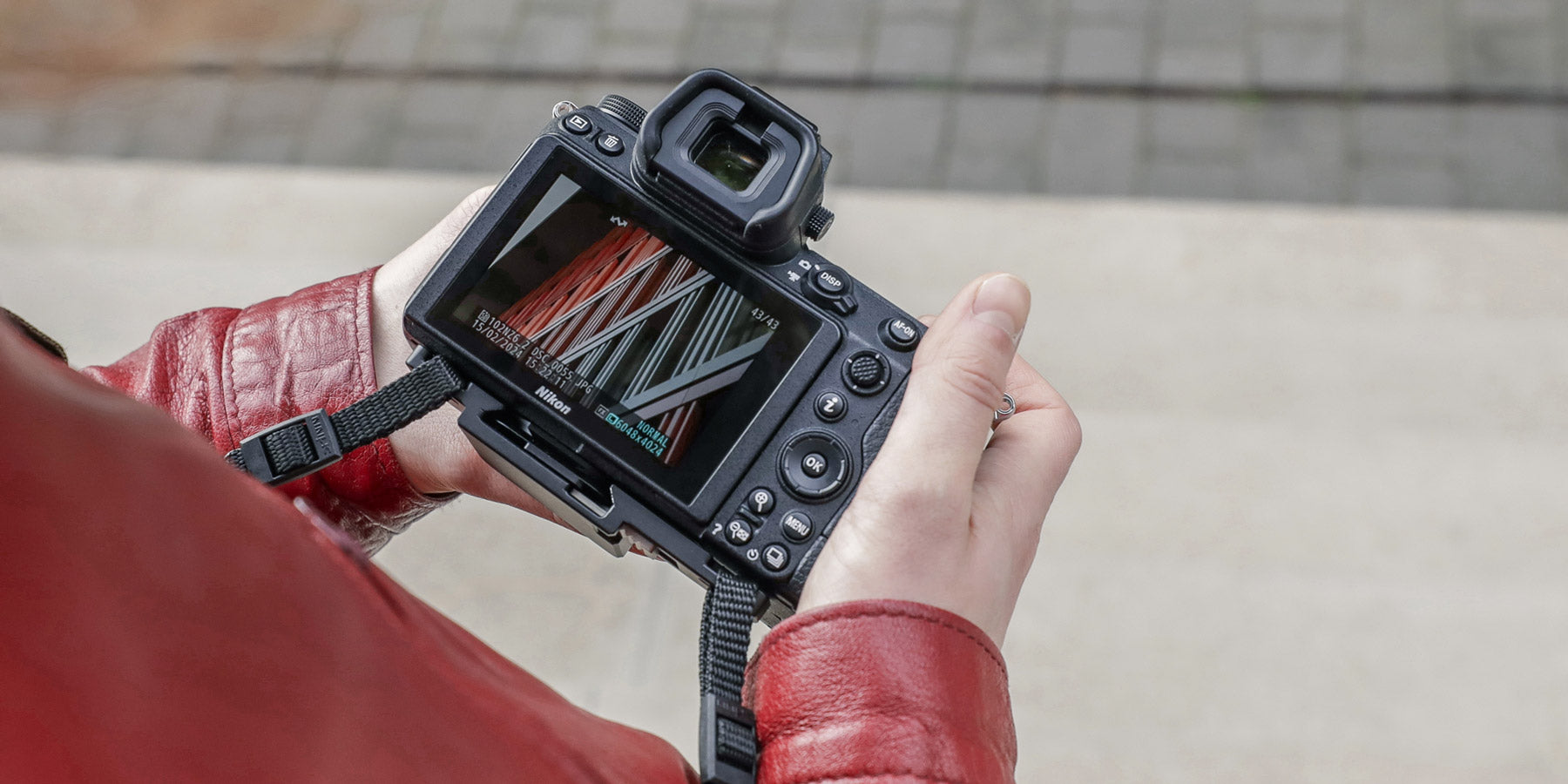 SPINN SWIFT-LOCK – camera carry, next level. Unrivaled handling with any DSLR or mirrorless camera.