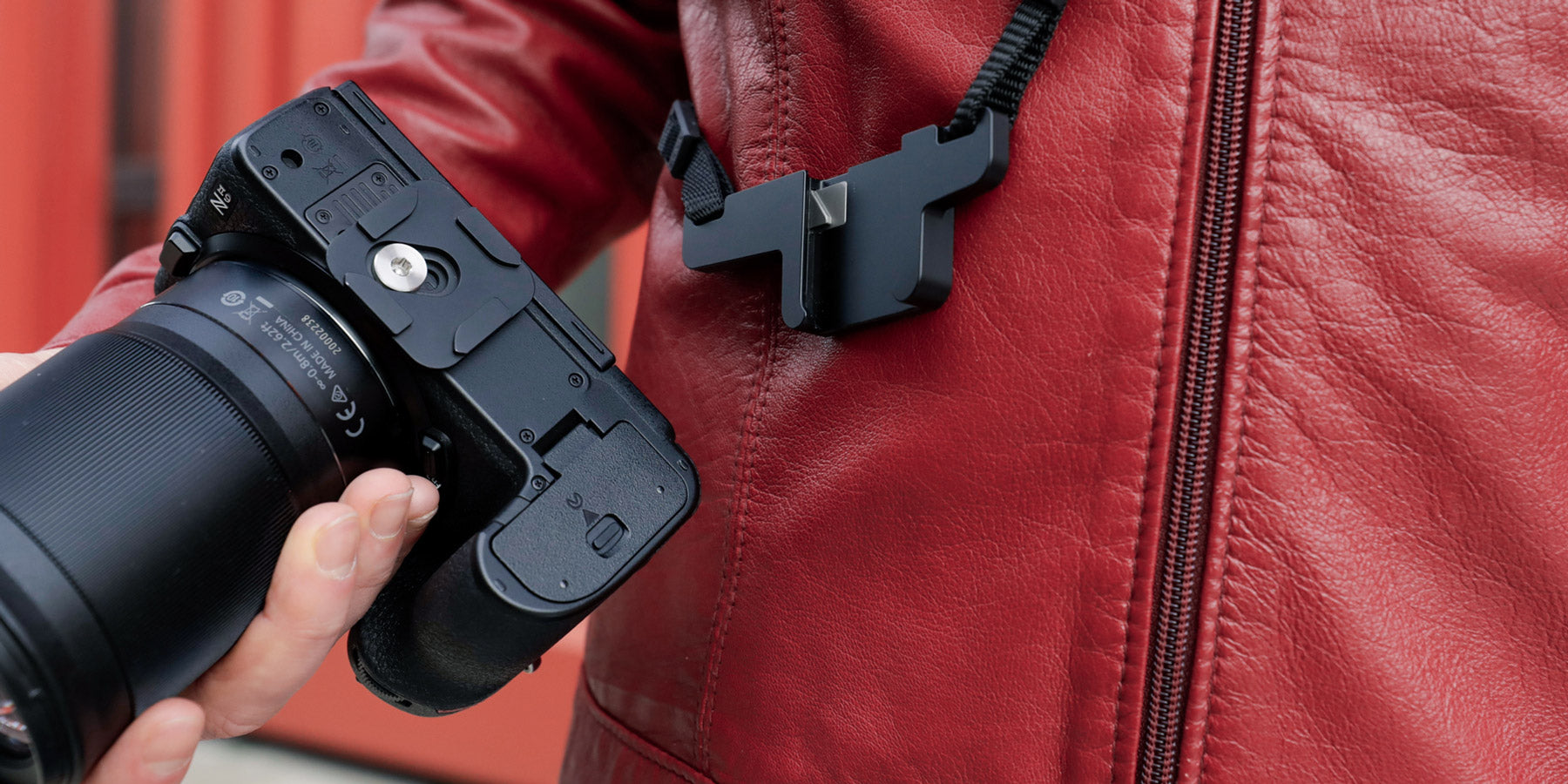SPINN SWIFT-LOCK – camera carry, next level. Unrivaled handling with any DSLR or mirrorless camera.