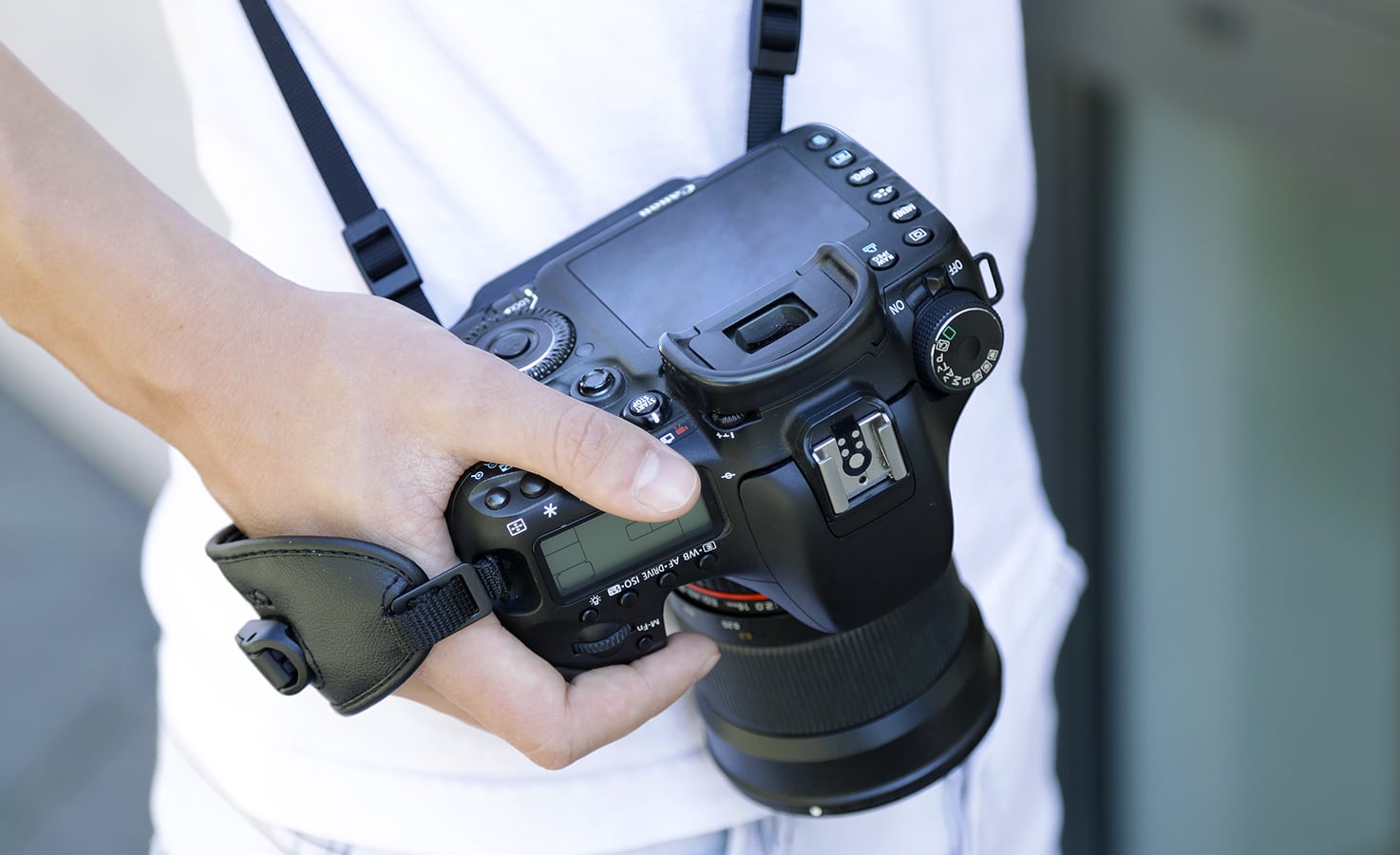 The SPINN DESIGN CP.01 camera plate is compatible with most camera hand straps.