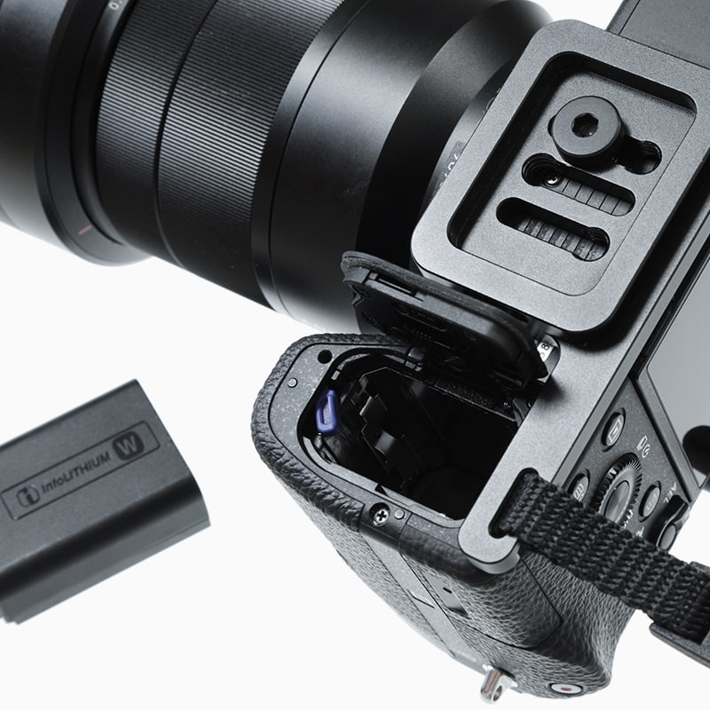 SPINN DESIGN CP 02 camera base plate with instant battery access