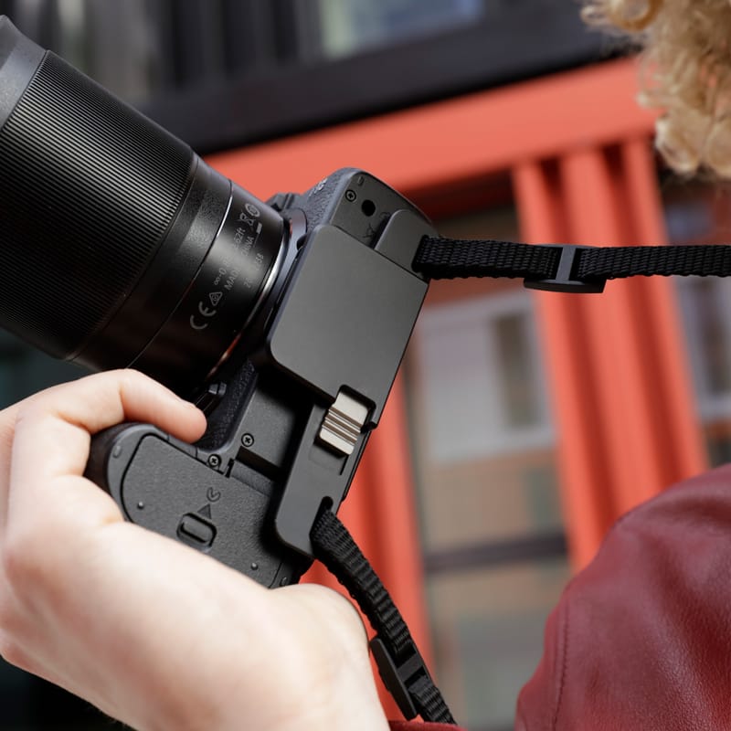 SPINN SWIFT-LOCK – camera carry, next level. Unrivaled handling with any DSLR or mirrorless camera.